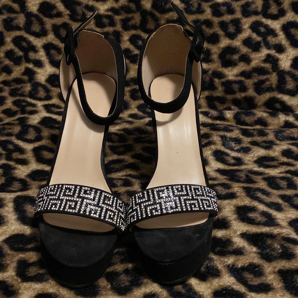 Shoes - Picture 2 of 4